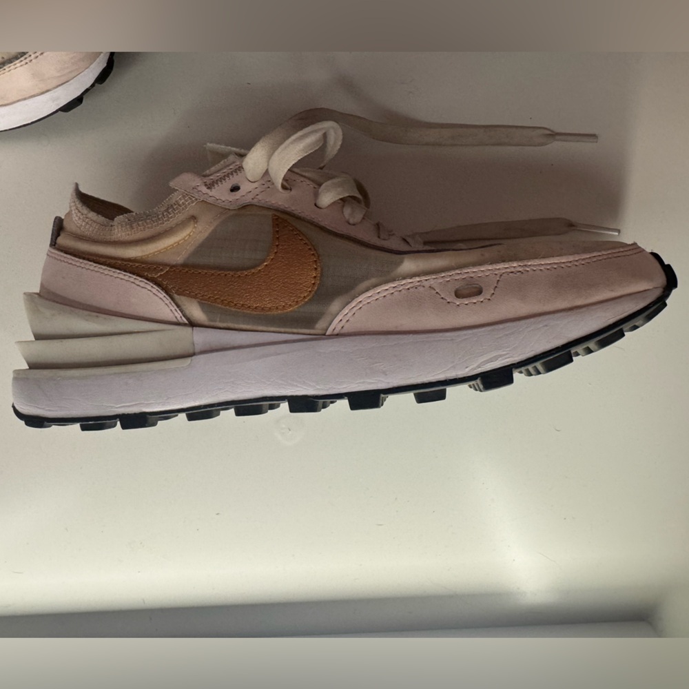 Nike Women's NSW Vaporwaffle 1 Sneakers